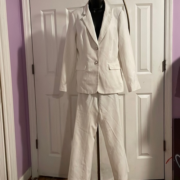 Emily Pants - Emily Women White Pinstriped Pants Suit Size 10